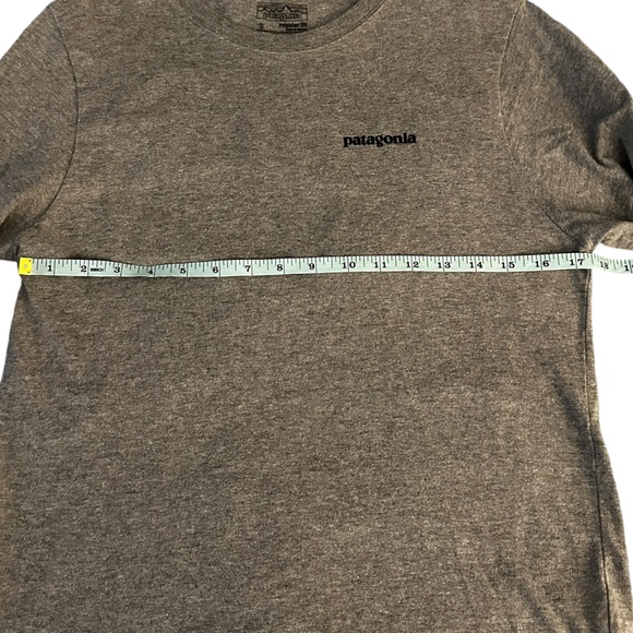 Patagonia men’s P-6 logo responsibili-tee size small. Long sleeves, gray - Picture 5 of 10